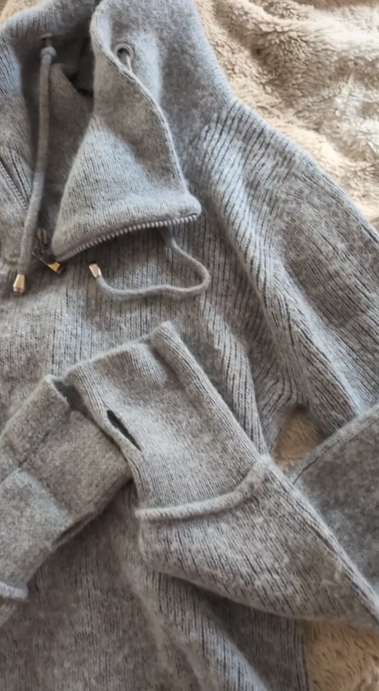 Warm and cozy alpaca sweater 🩶