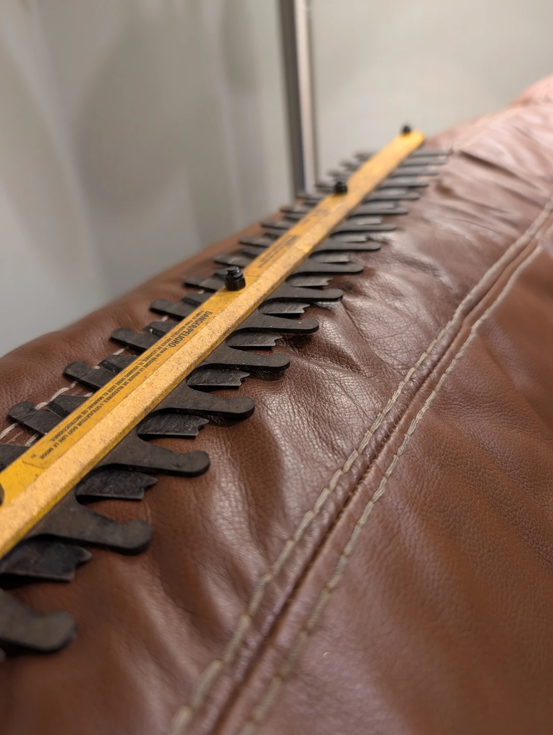 DeWalt DCHT820 20V MAX Hedge Trimmer - photo 4