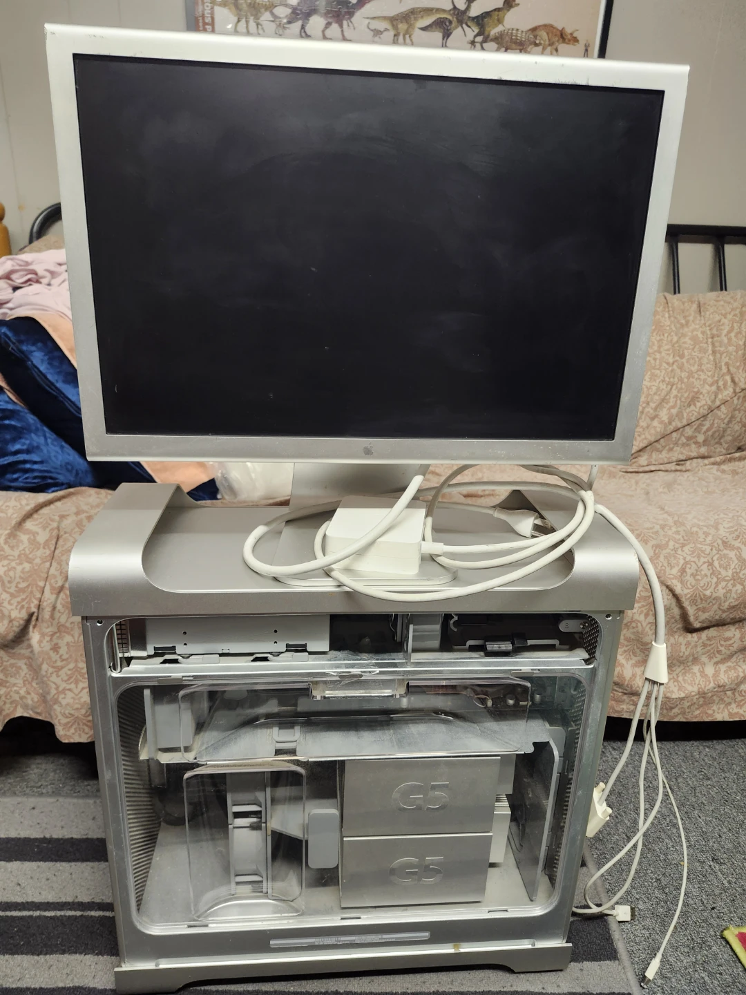 Vintage Apple Power Mac G5 Tower + Apple monitor