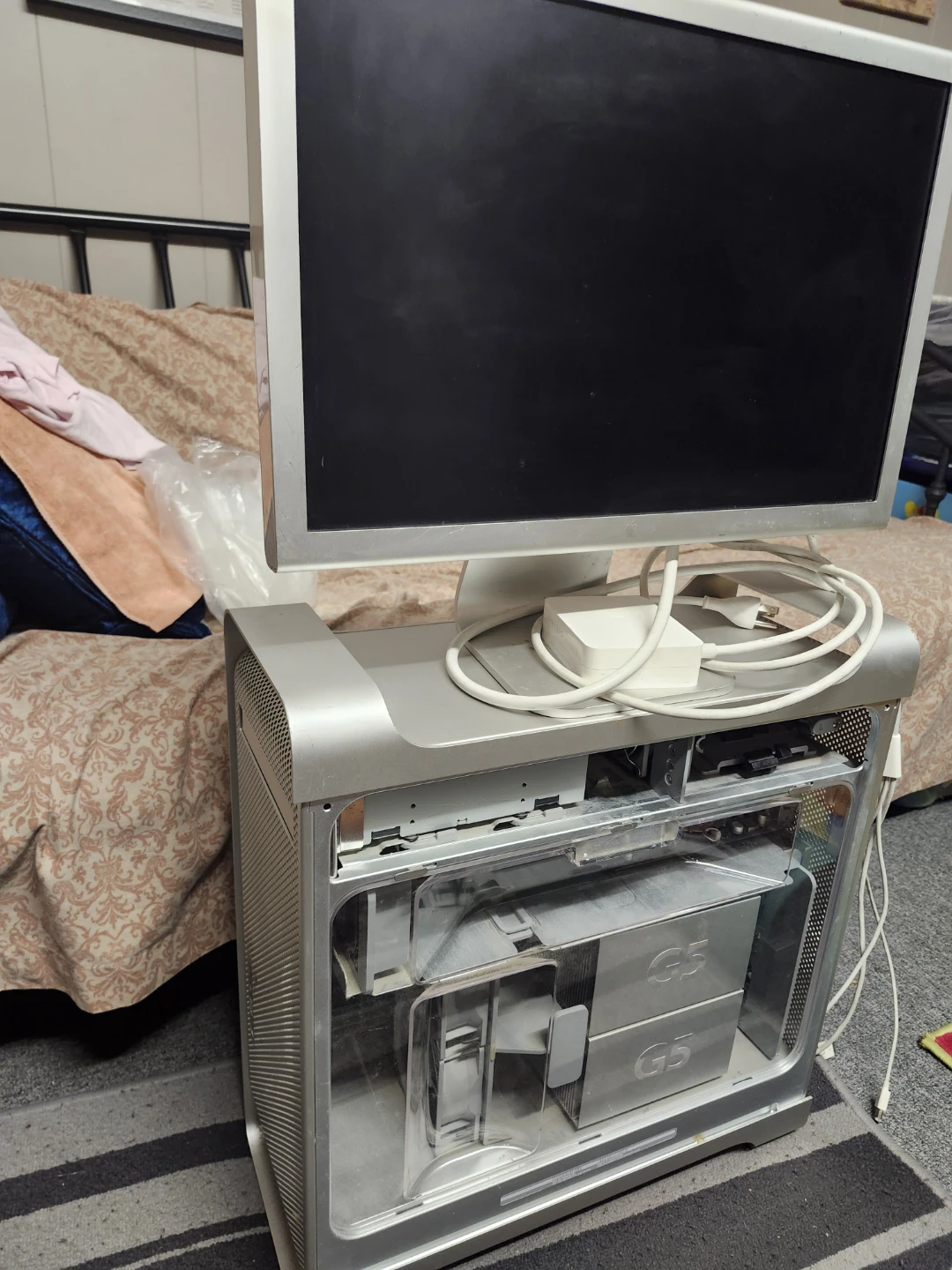 Vintage Apple Power Mac G5 Tower + Apple monitor - photo 3