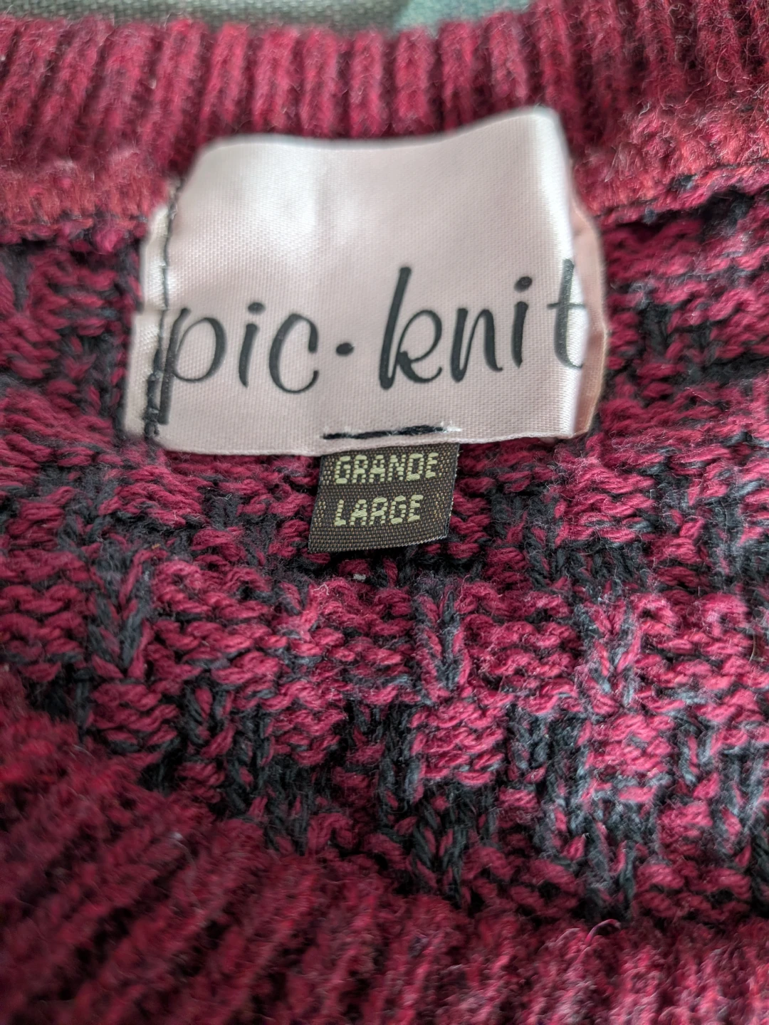 Pic-Knit V-Neck Sweater - Large - photo 2