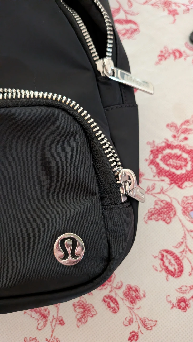 lululemon everywhere sling bag 4.2L - photo 2