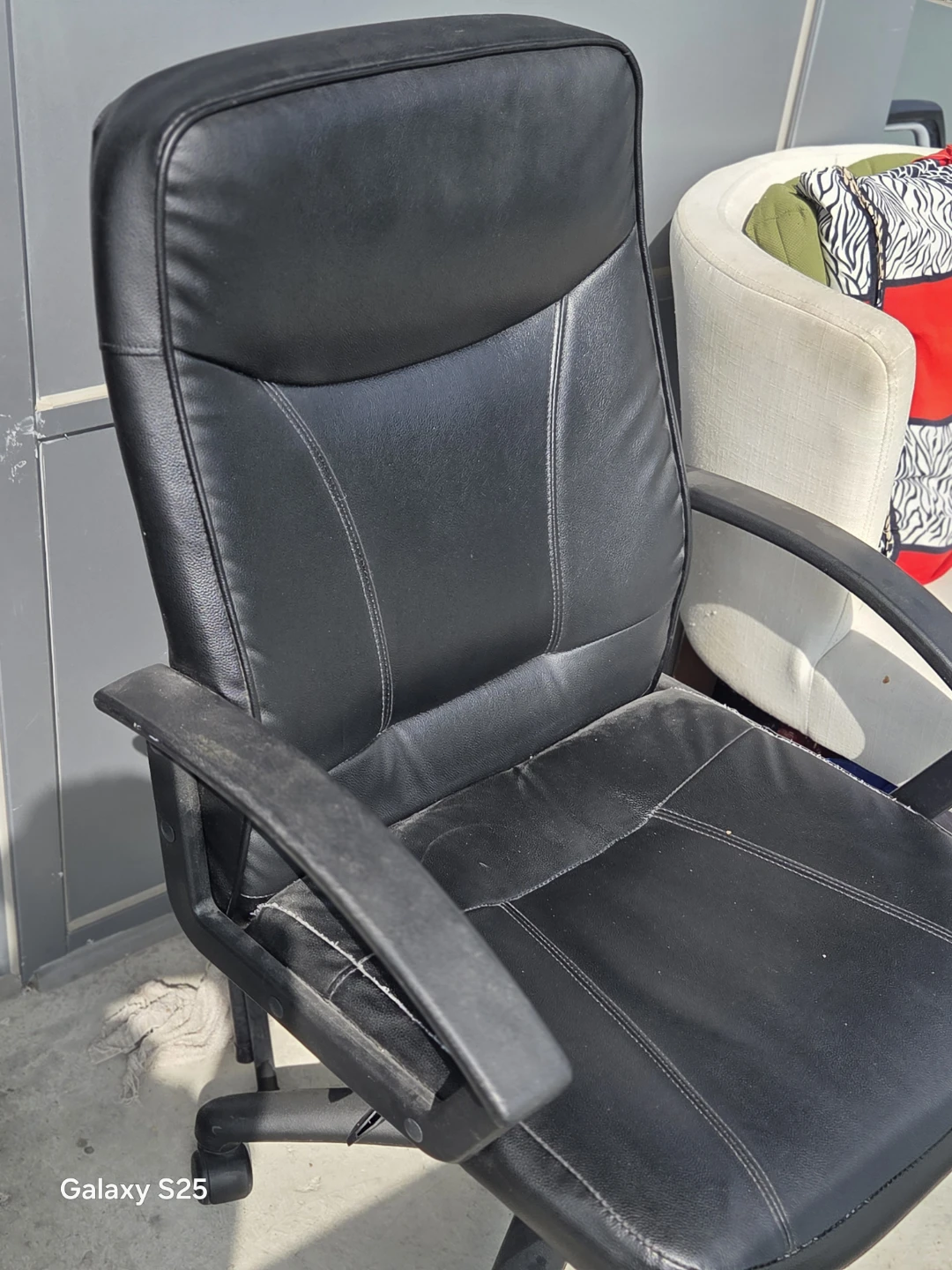 Black Office Chair - photo 2