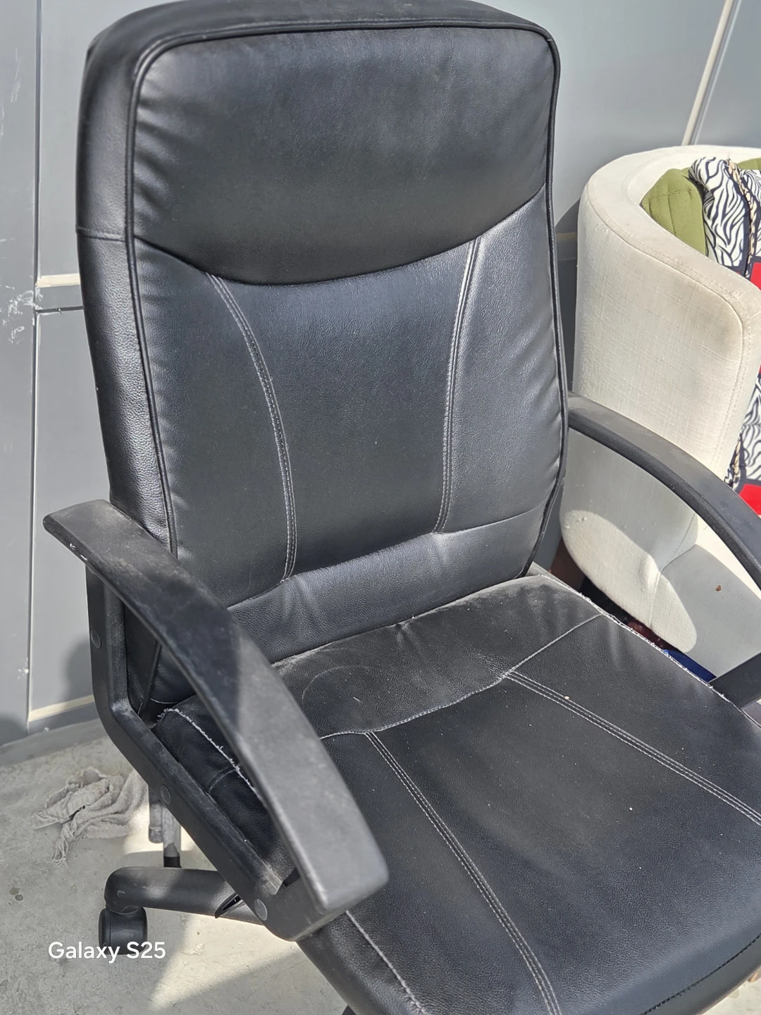 Black Office Chair - photo 3
