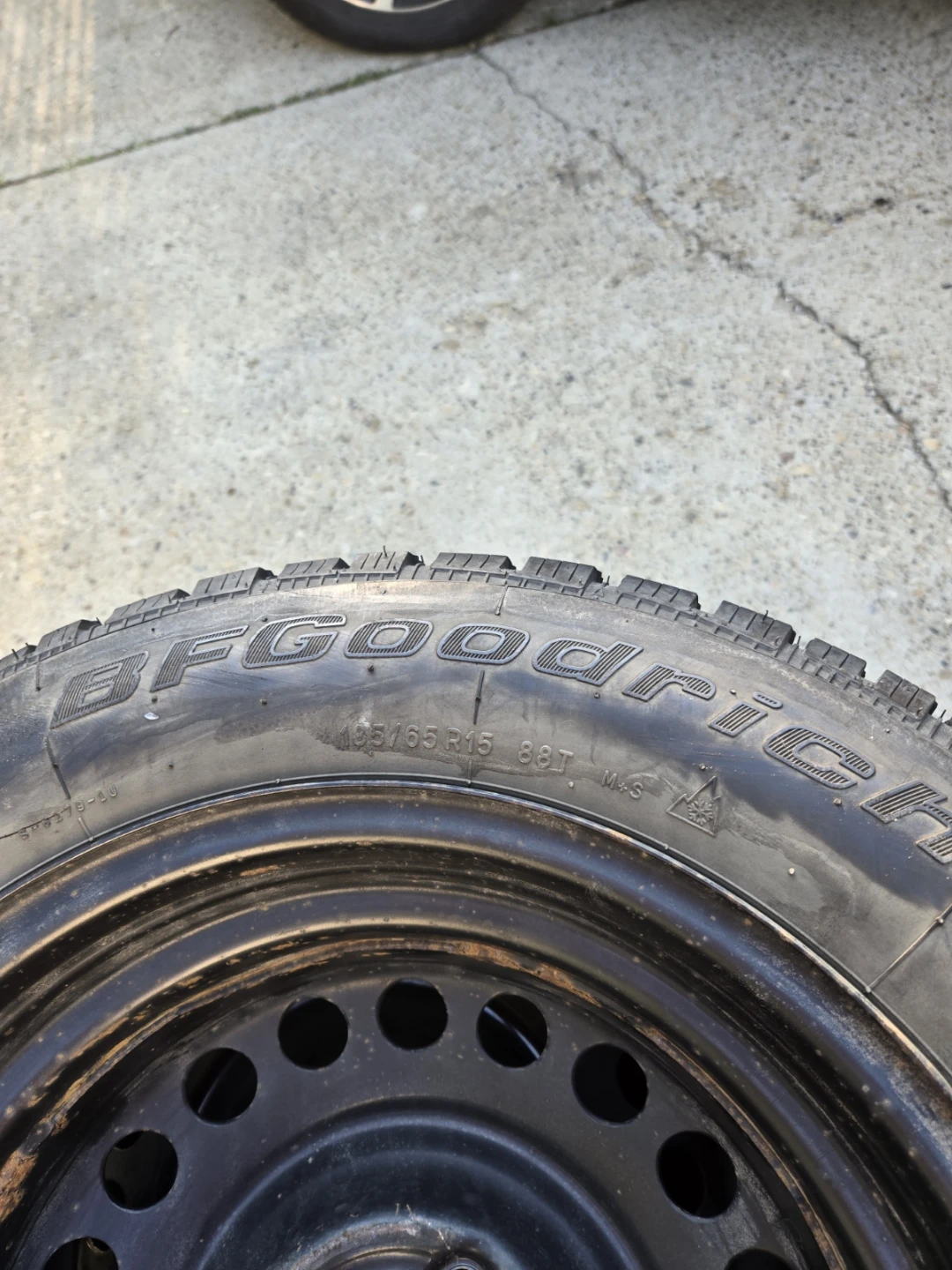 4 x BFGoodrich 185/65R15 88T Winter Tires on Rims - photo 2