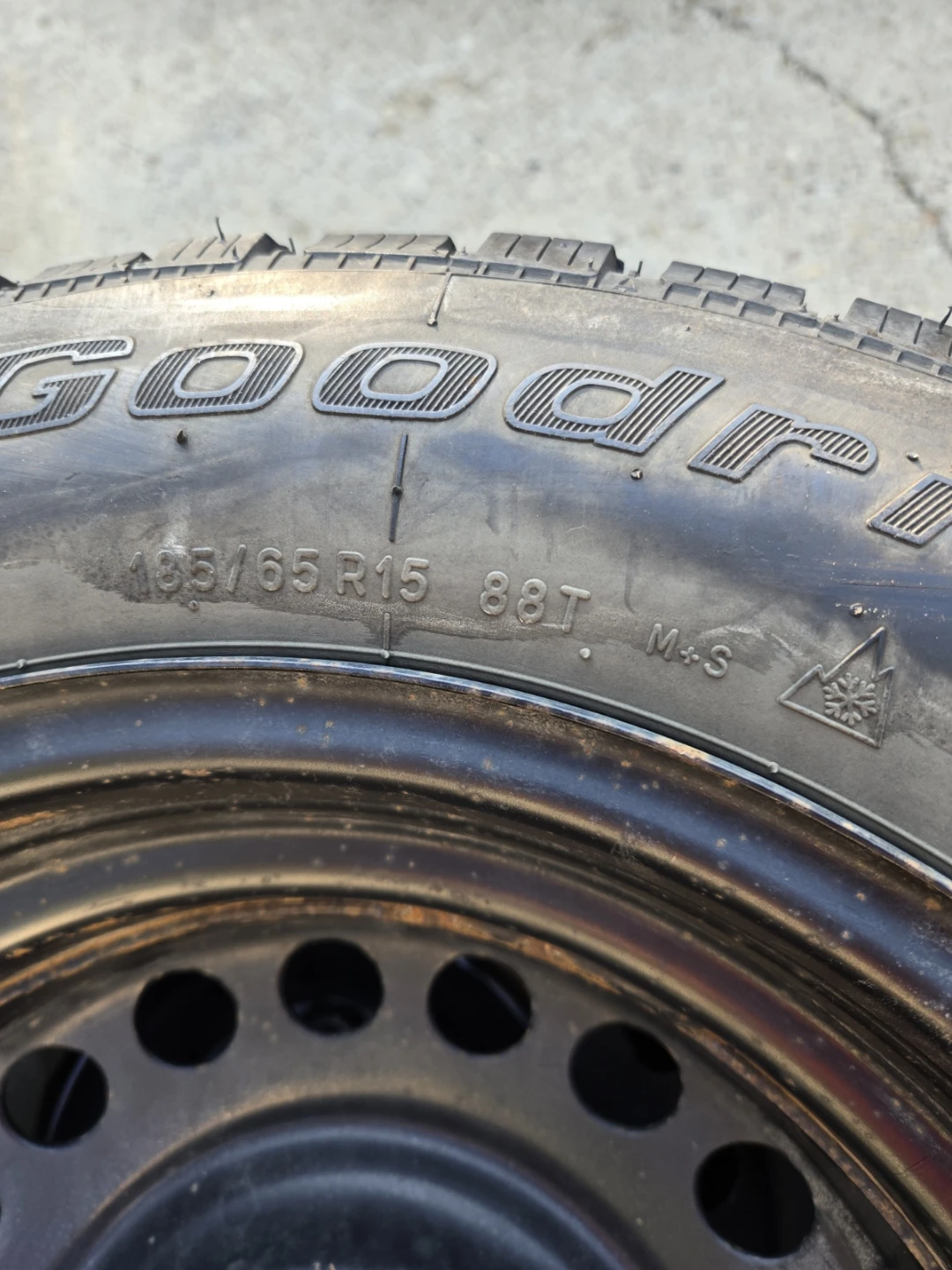 4 x BFGoodrich 185/65R15 88T Winter Tires on Rims - photo 3