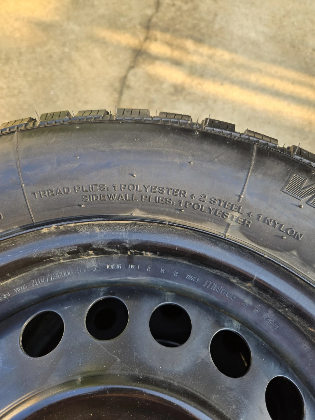 4 x BFGoodrich 185/65R15 88T Winter Tires on Rims - photo 4