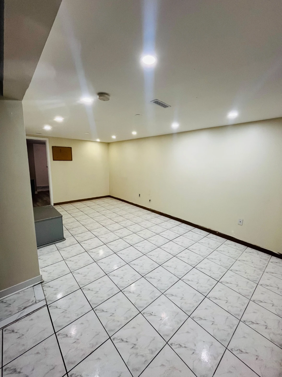 Full Bathroom with Shower - photo 2