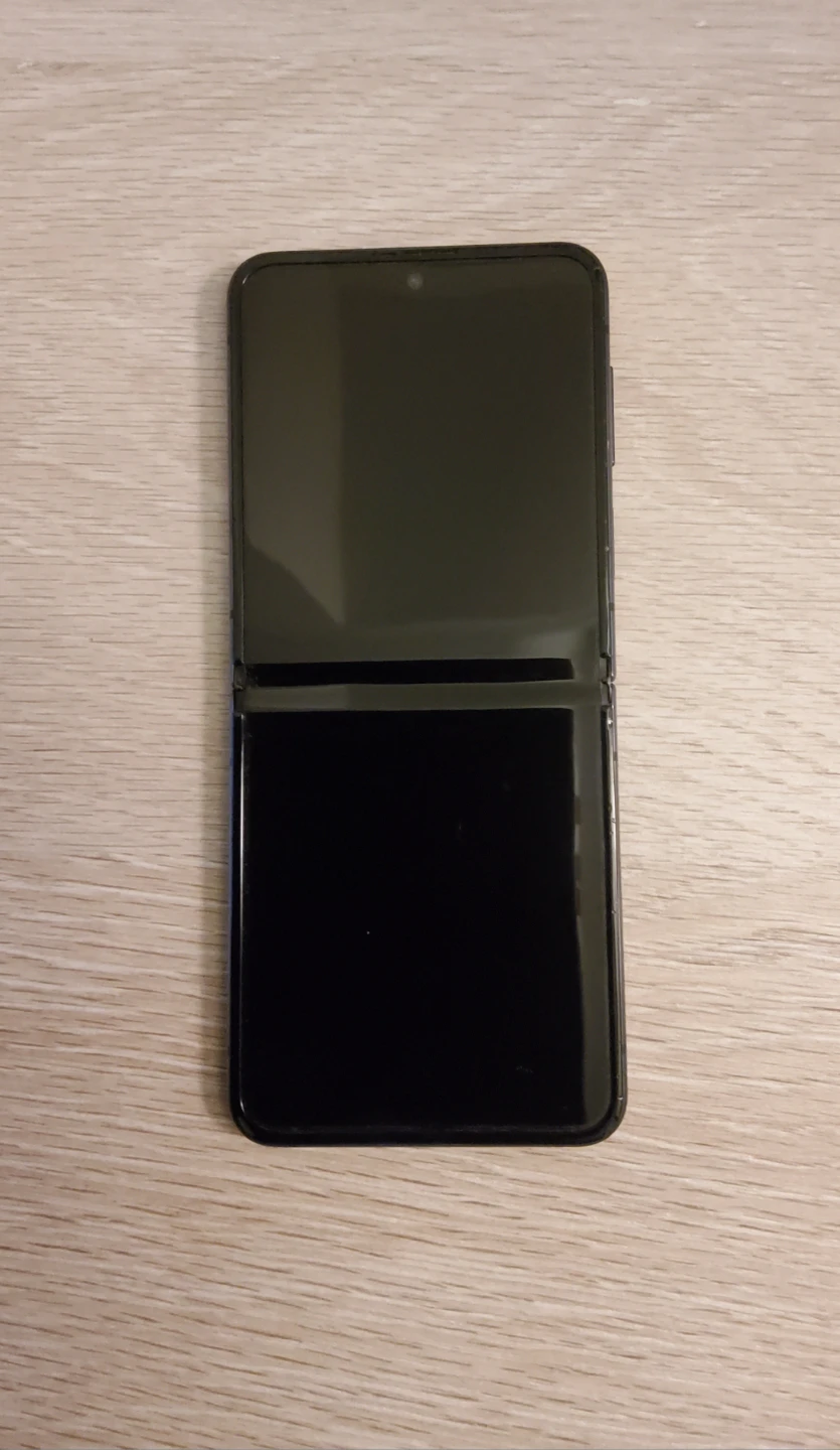 Samsung Galaxy Z Flip4 Black - photo 3