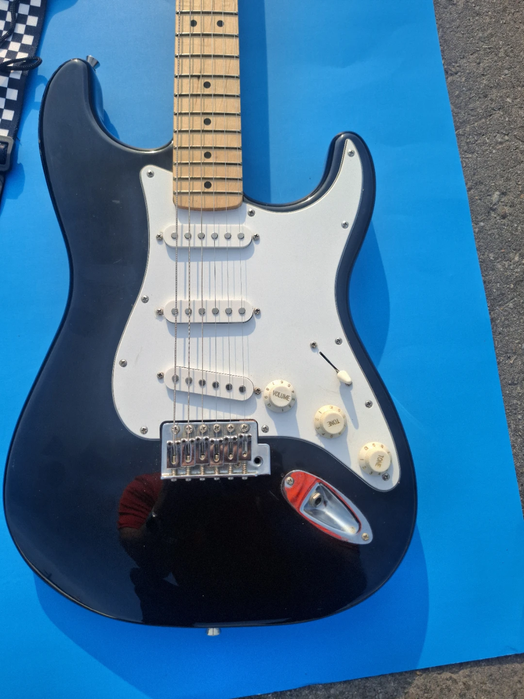 Fender Starcaster Electric Guitar Pack with Amp and Accessories - photo 2