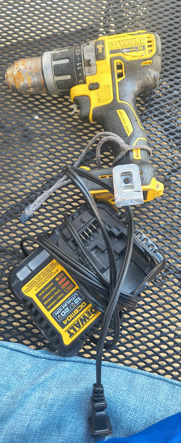 DEWALT 20V MAX XR Brushless Drill and Charger - photo 2