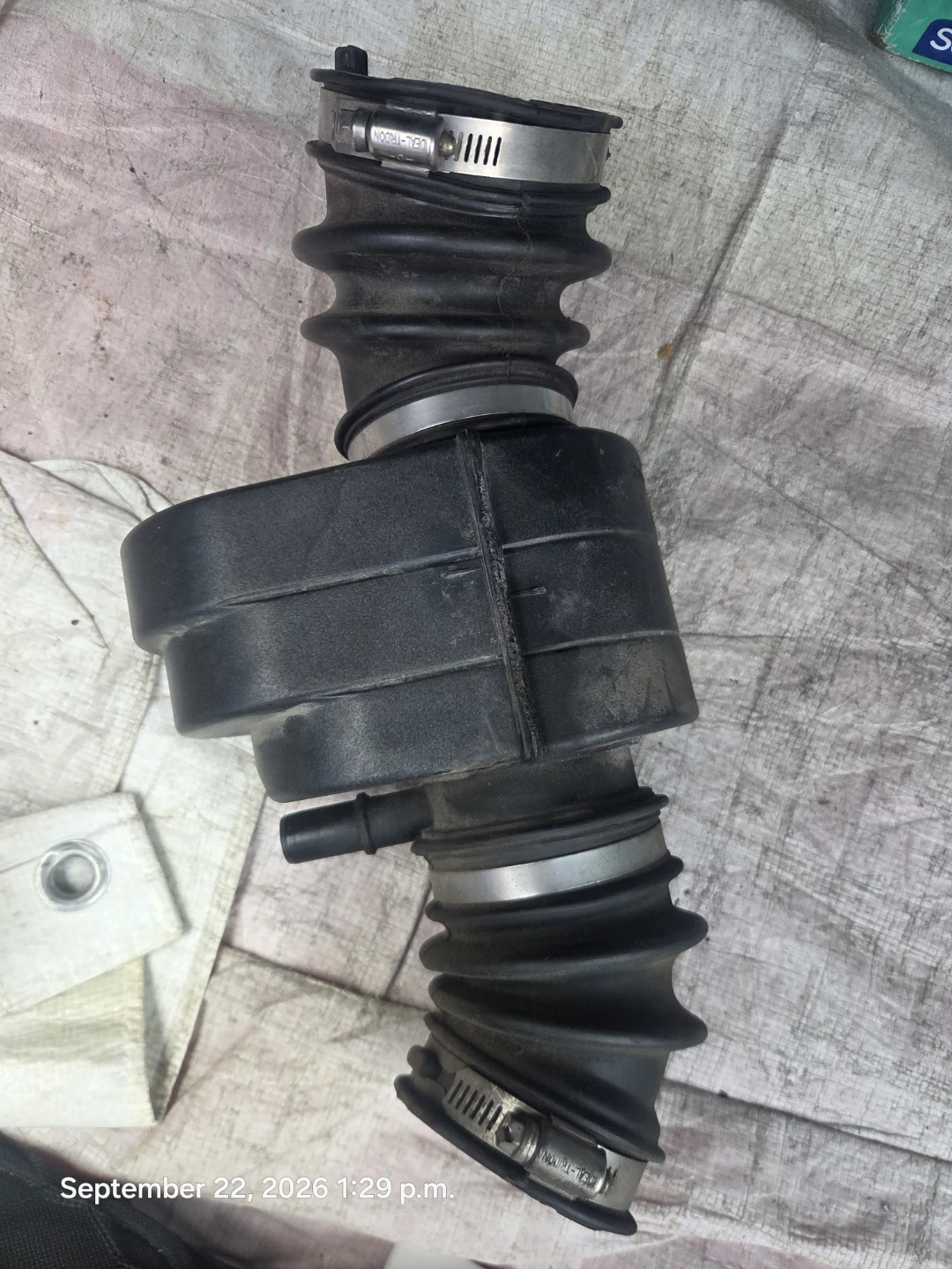 2016 Buick Regal 2.0 turbo hose 22970027 outlet duct