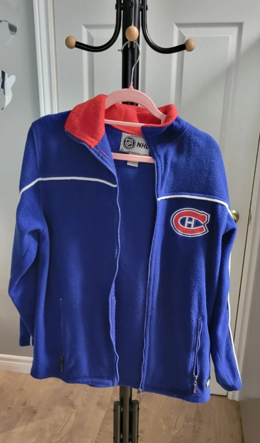 Montreal Canadiens NHL Fleece Jacket won't zip