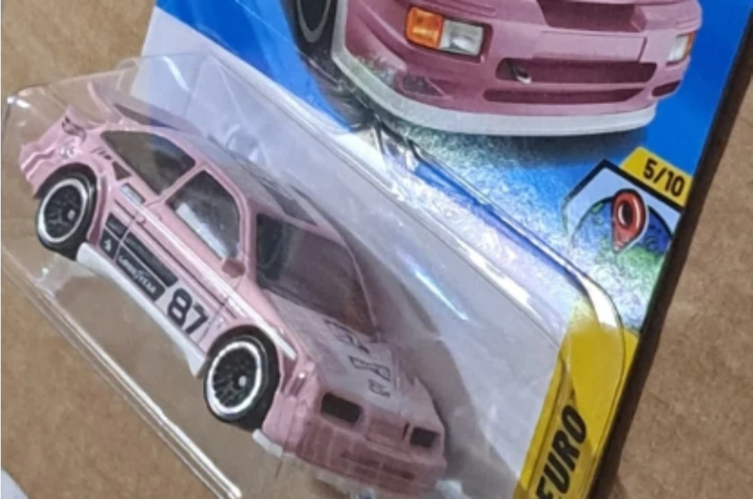 Hot Wheels '87 Ford, Pink Sierra Cosworth - photo 2