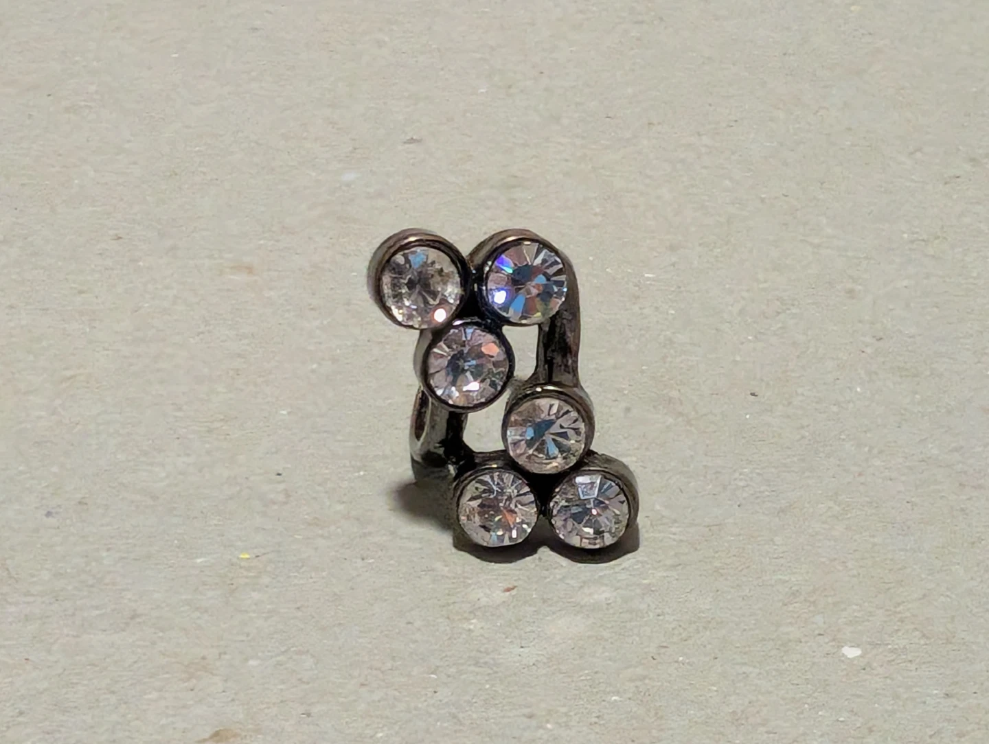 Jewellery: Gunmetal tone ring with crystals - photo 2