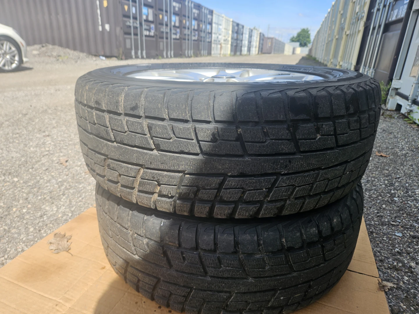 Set of 4 Yokohama IceGUARD Tires with Volvo Rims - photo 3