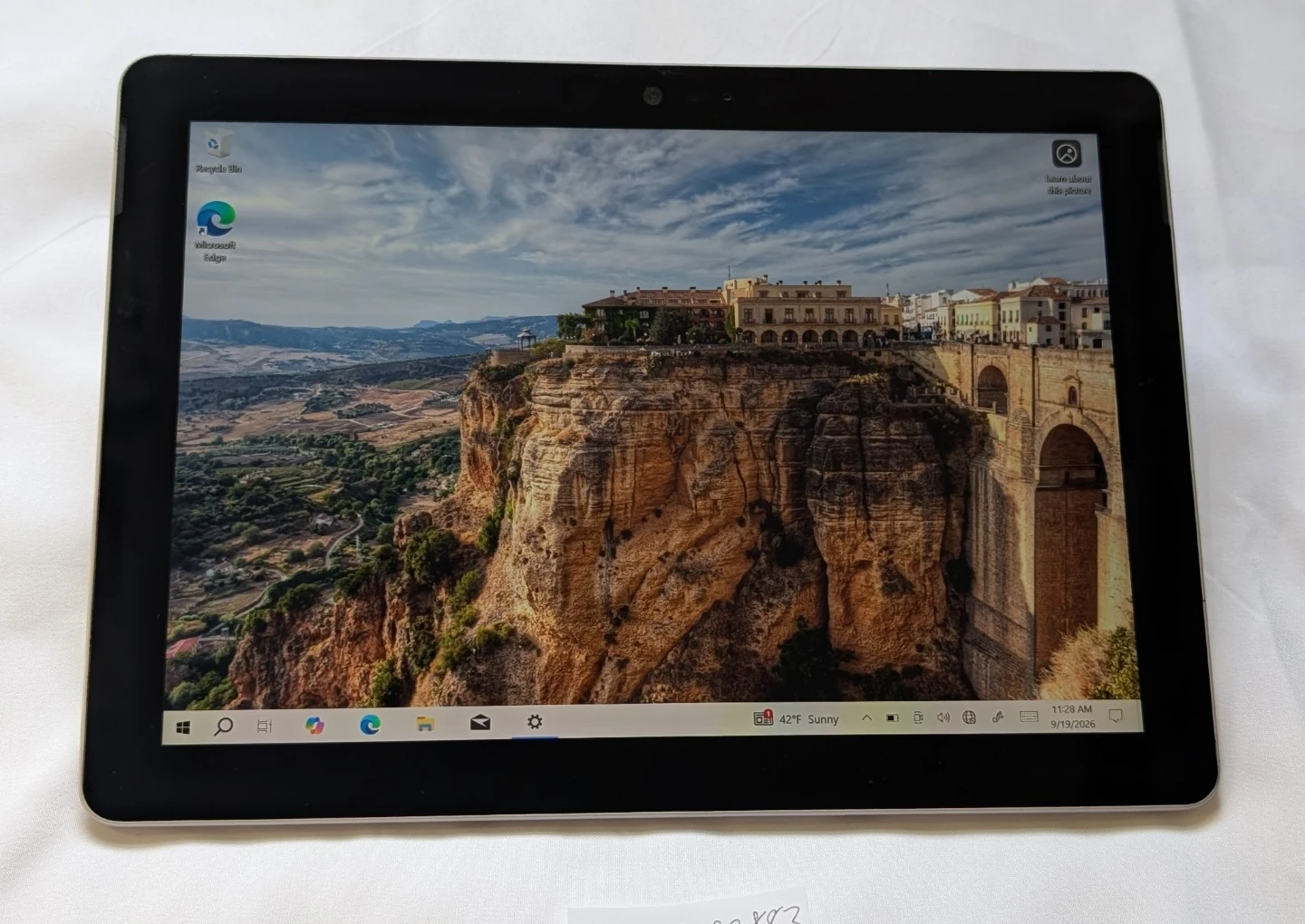 NICE MICROSOFT SURFACE GO  WINDOWS TABLET 8GB RAM 128GB STORAGE