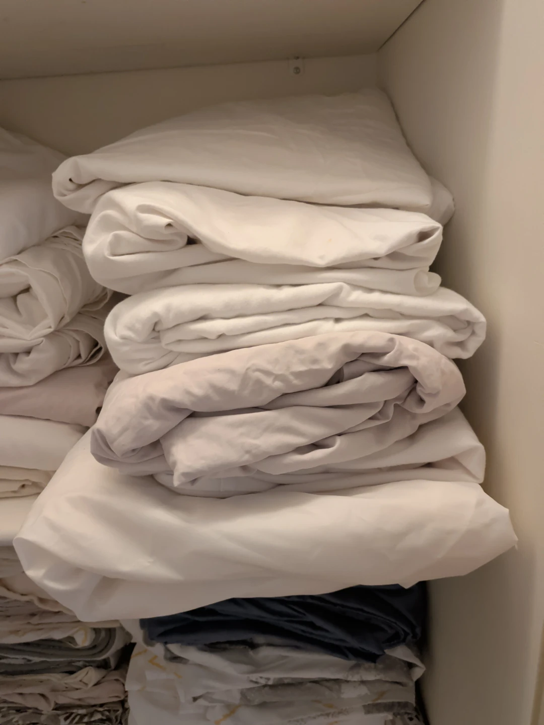 Assorted King Size Top Sheets, Fitted Sheets, and Pillow Cases - photo 2