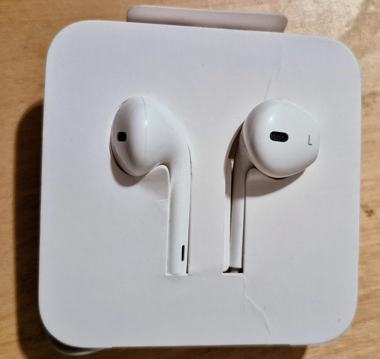 BN)Apple EarPods with 3.5mm Headphone Plug
