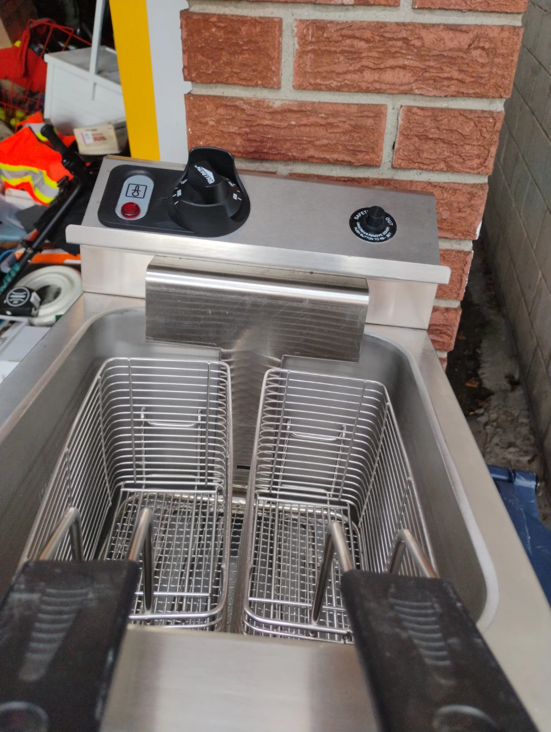 Vollrath 208- to 240-volt 15lb Cayenne Countertop Deep Fryer - photo 5