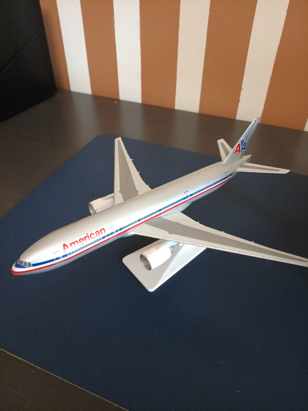 American Airlines Model Airplane Collection - photo 3