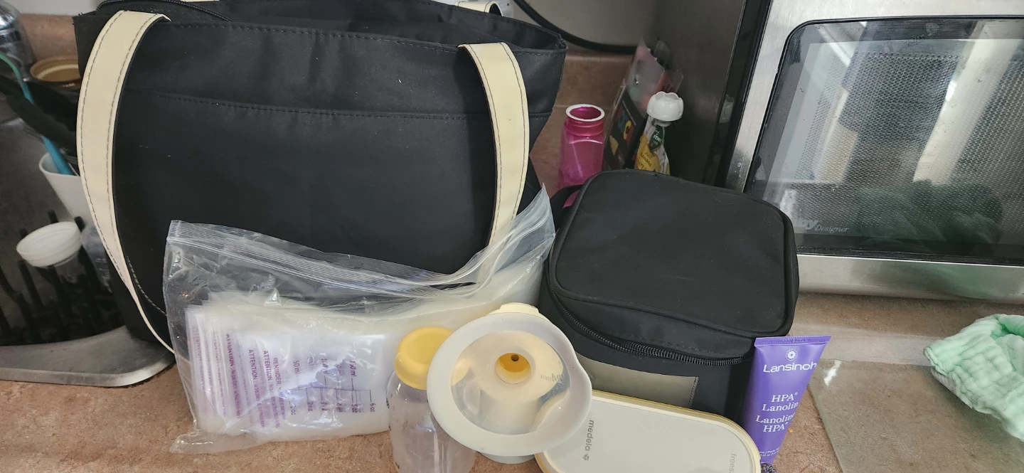 Medela Breast Pump Set with Accessories