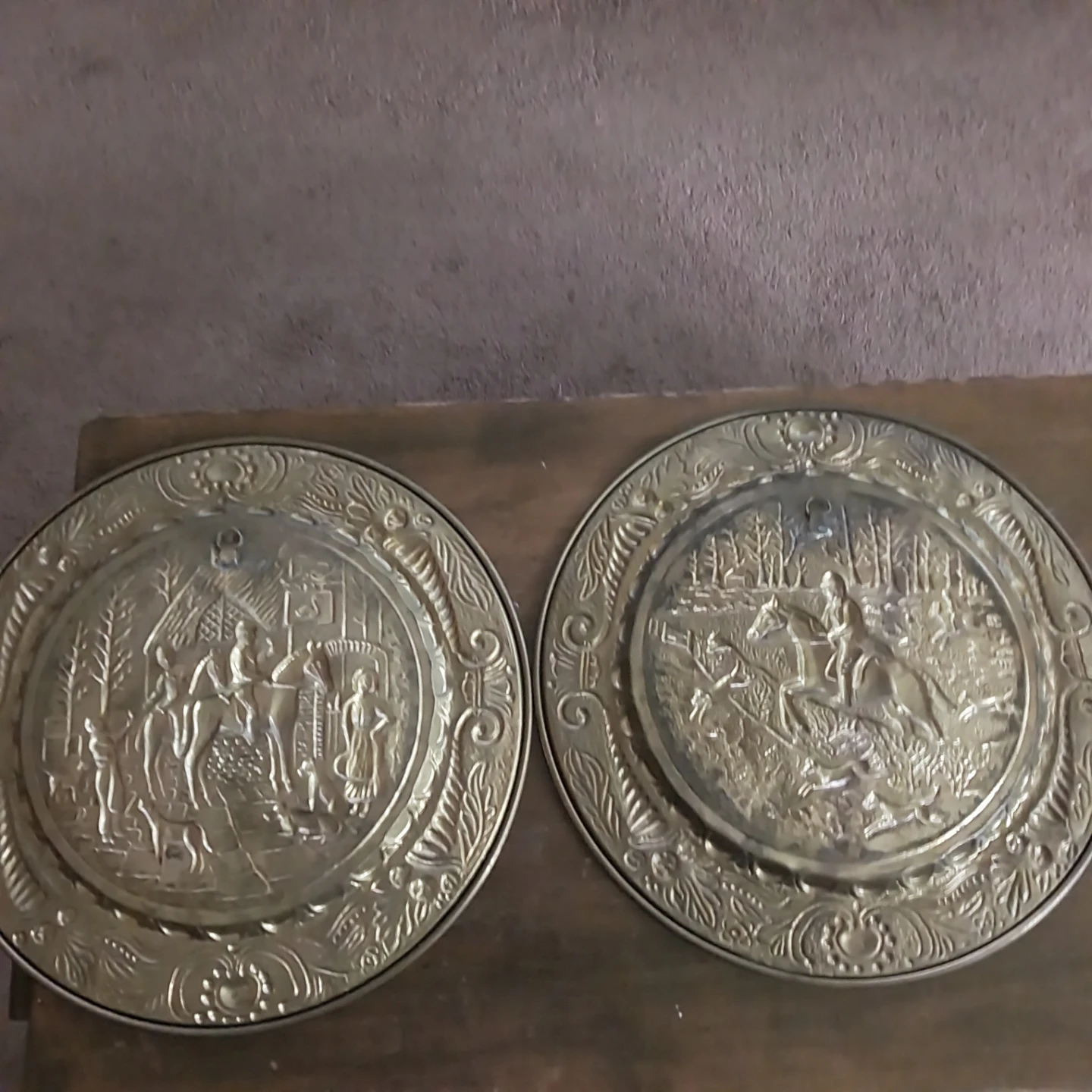 🏈Set of 2 Vintage Brass Relief Wall Plates🏈 - photo 4