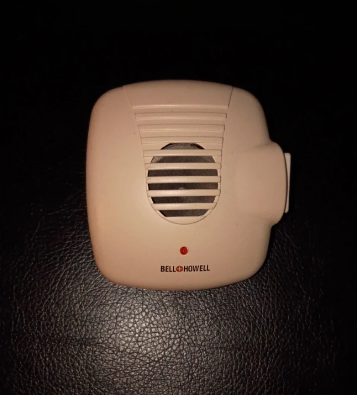 Bell + Howell Ultrasonic Pest Repeller SB-104 🏈