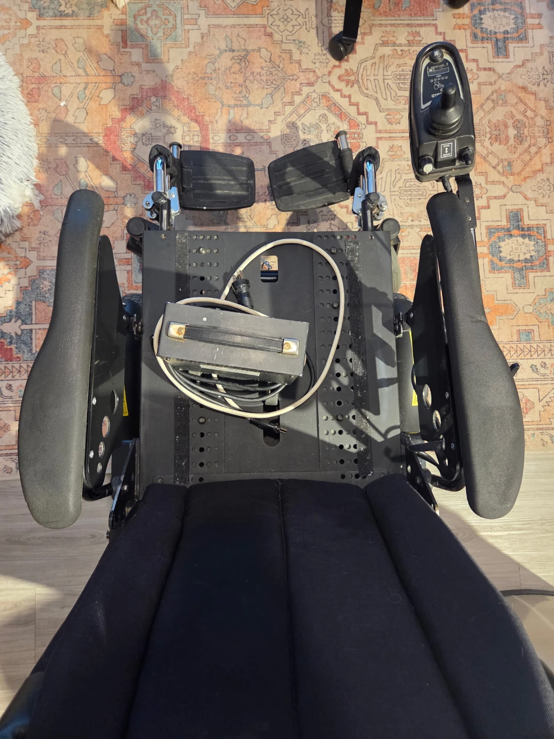 QUICKIE Power chair c/w charger - photo 4