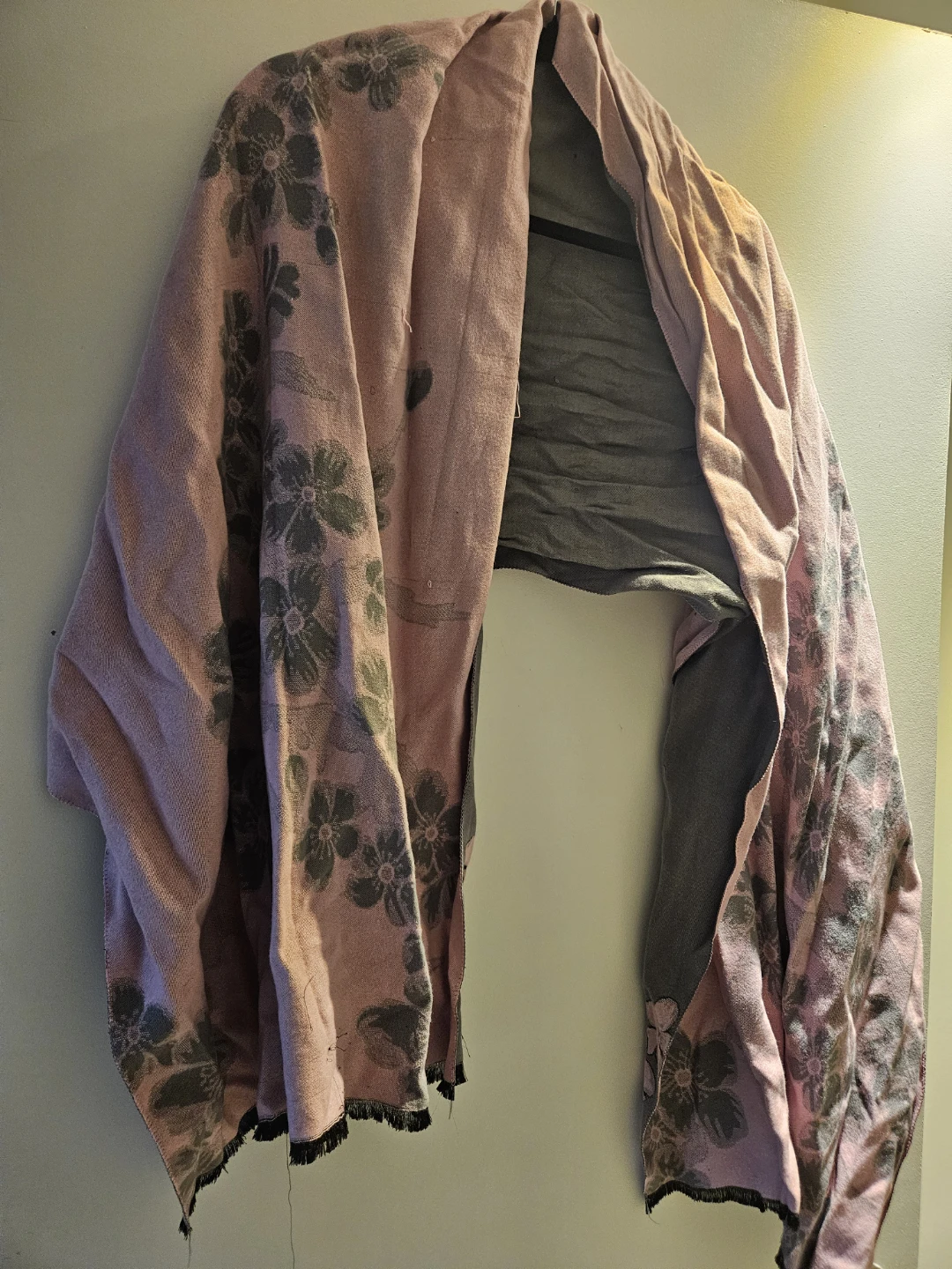 Floral pattern scarf in pink and grey