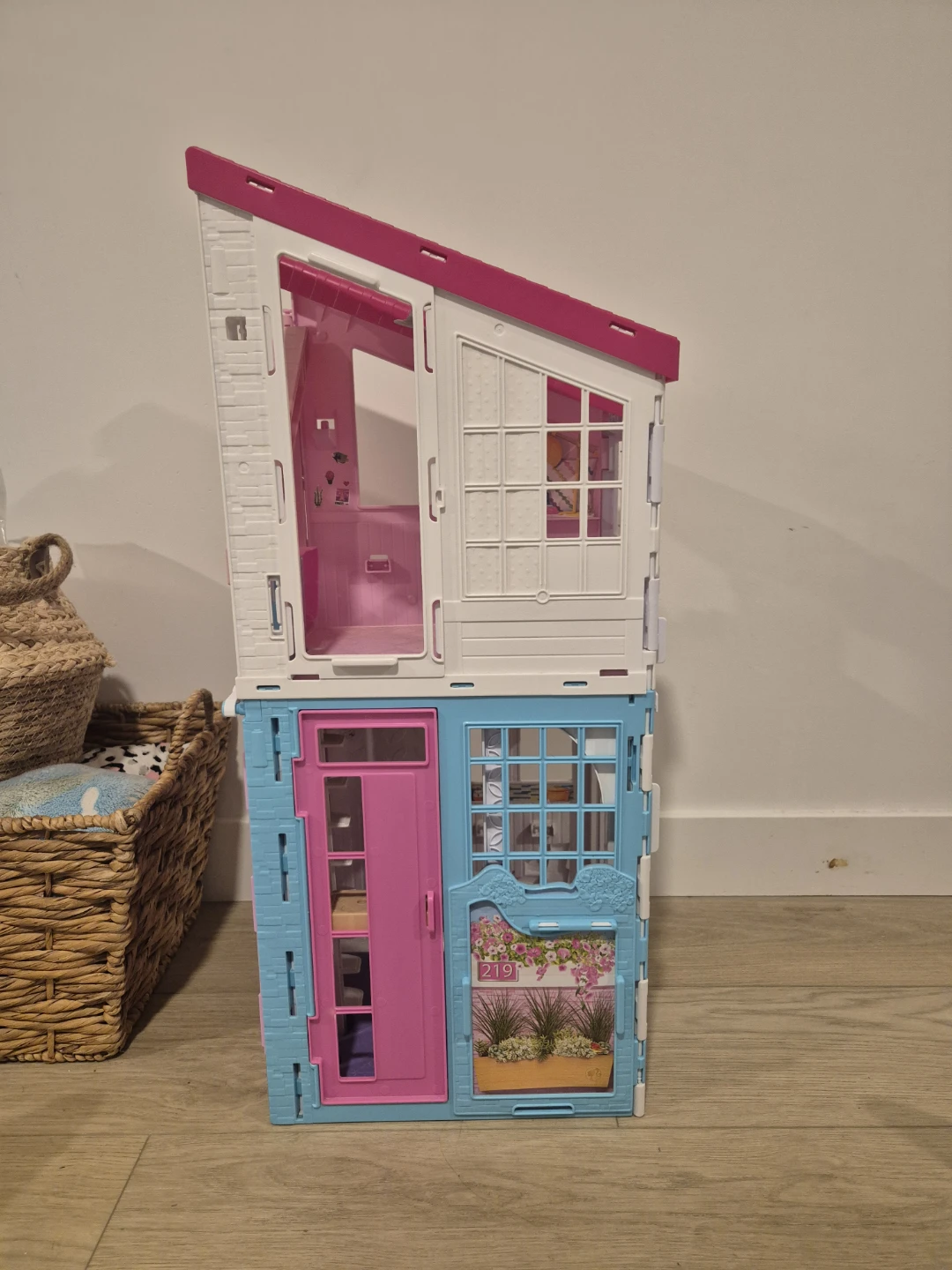 Barbie houses and accesories