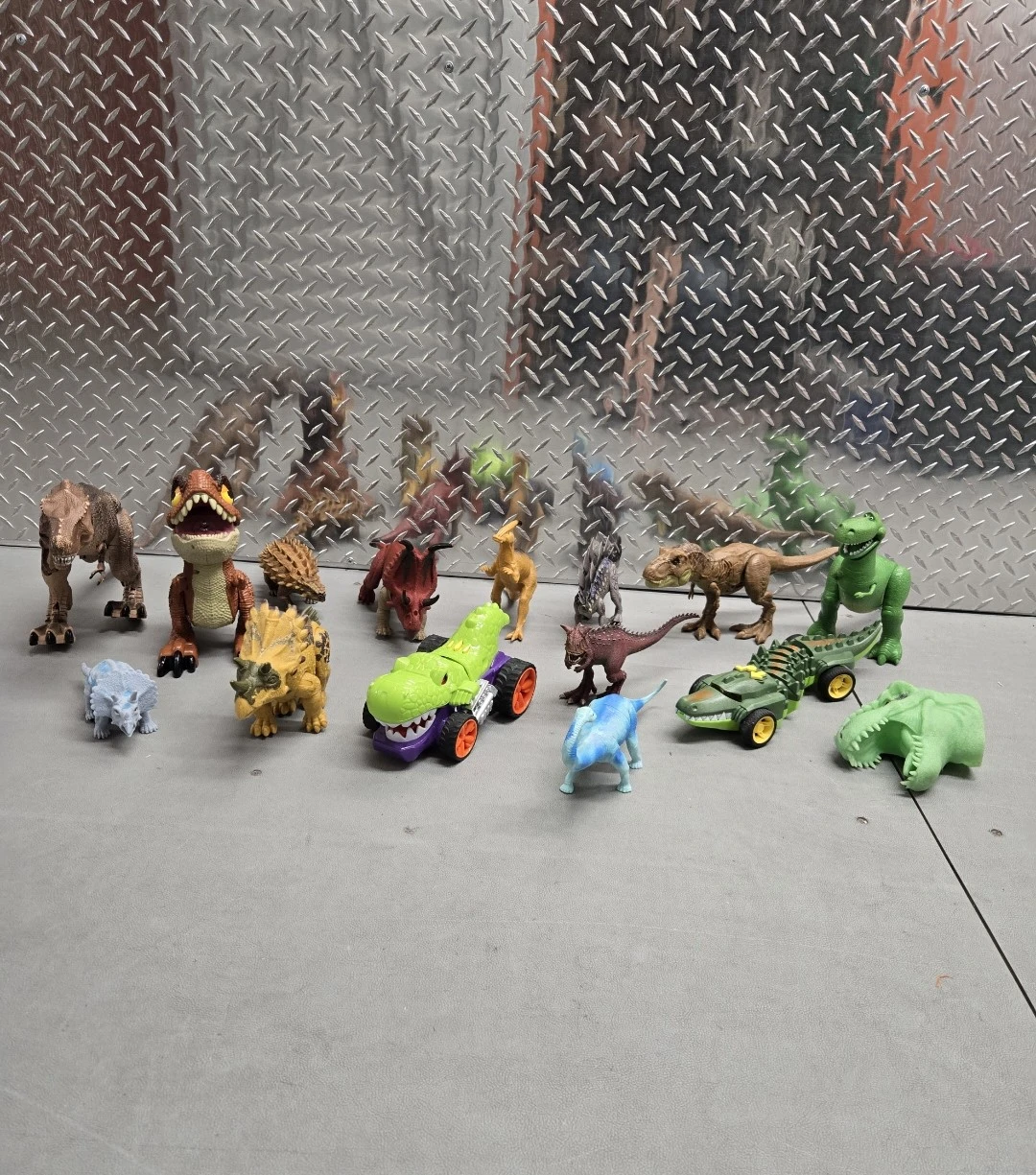 Huge 15pc Dinosaur Toy Figure & Monster Truck Lot - photo 4