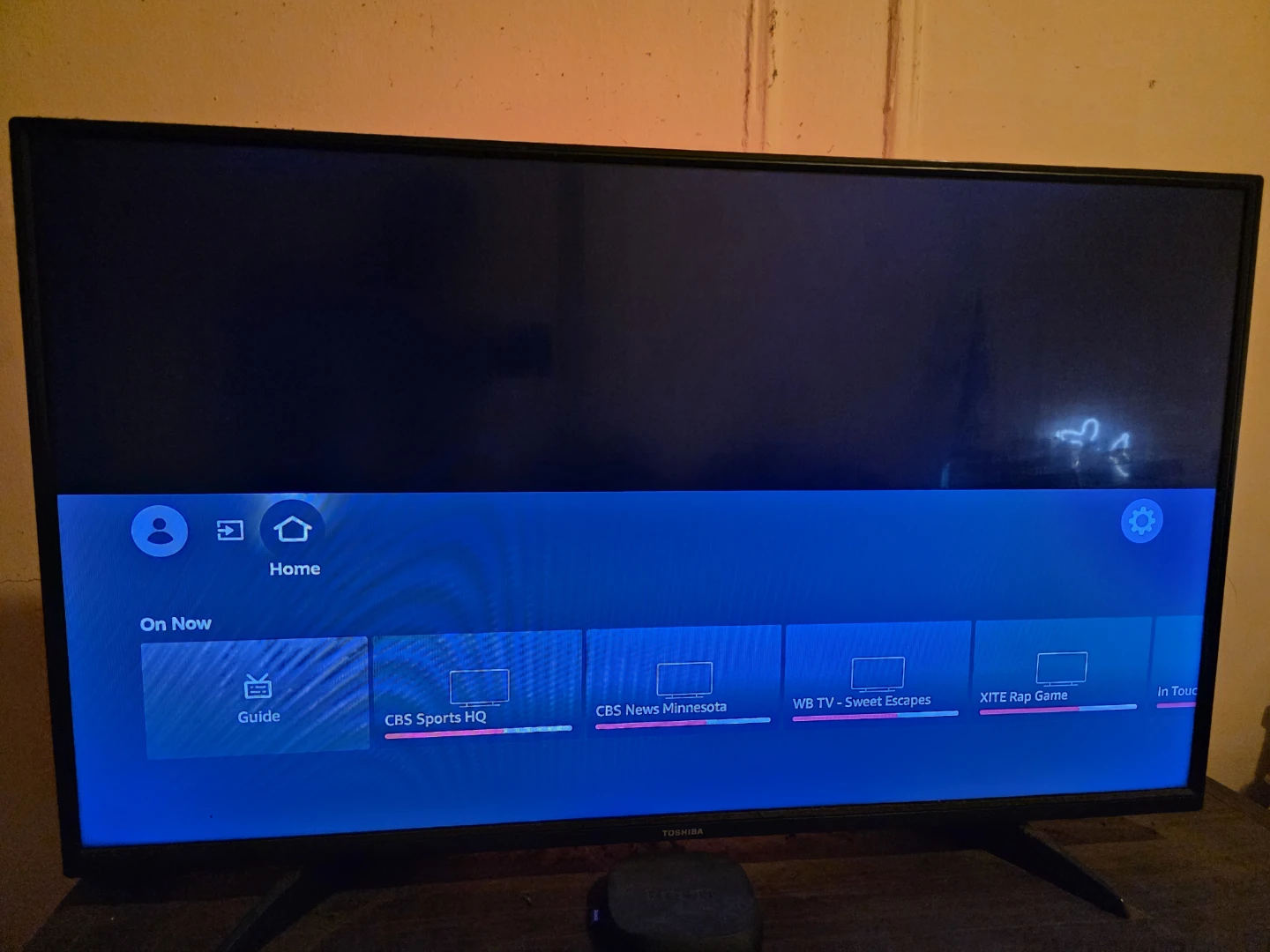 42in Toshiba Flat Screen TV - photo 2