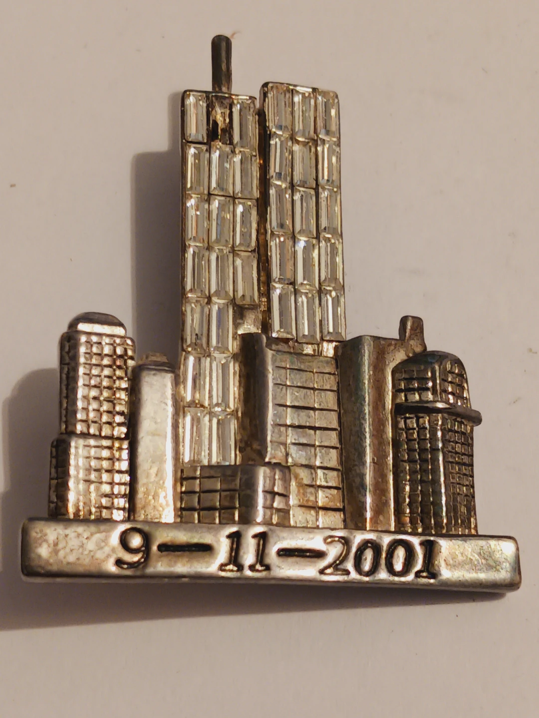 9-11-2001 Twin Towers Commemorative Pin - photo 3