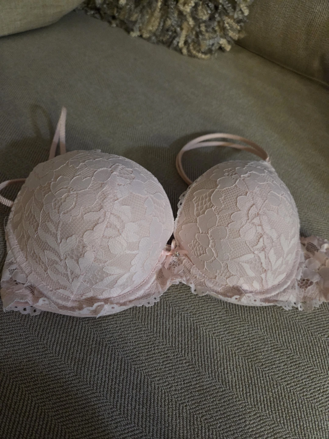 Light Pink Lace Bra 75C. Brand new