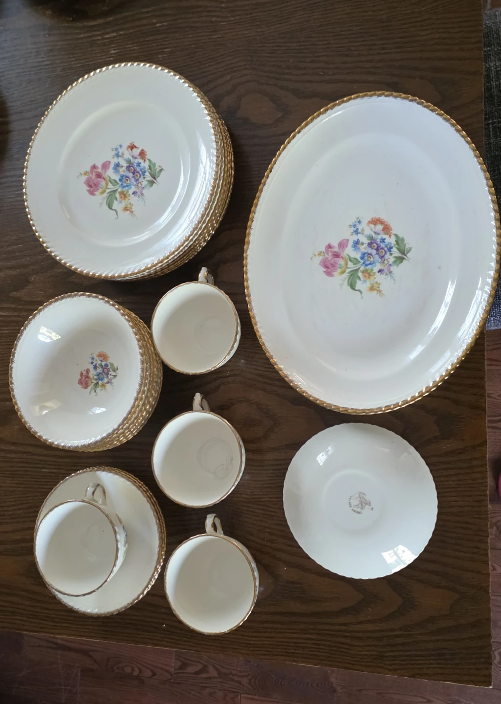Foreign Potteries Earthenware Floral Dinnerware Set