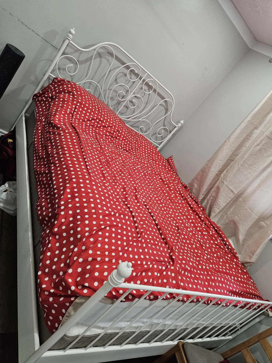 White Metal Frame Bed