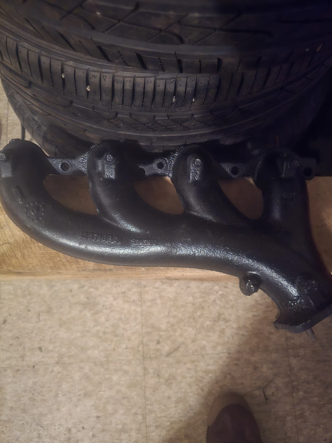 GM Exhaust Manifold 12571880