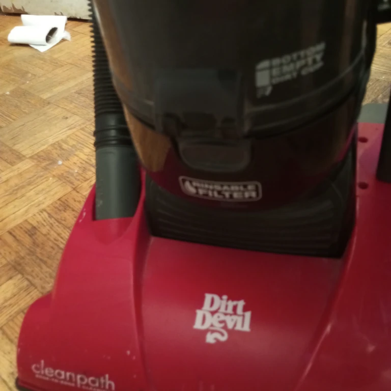 Dirt Devil Featherlite Cyclonic Vacuum - photo 5