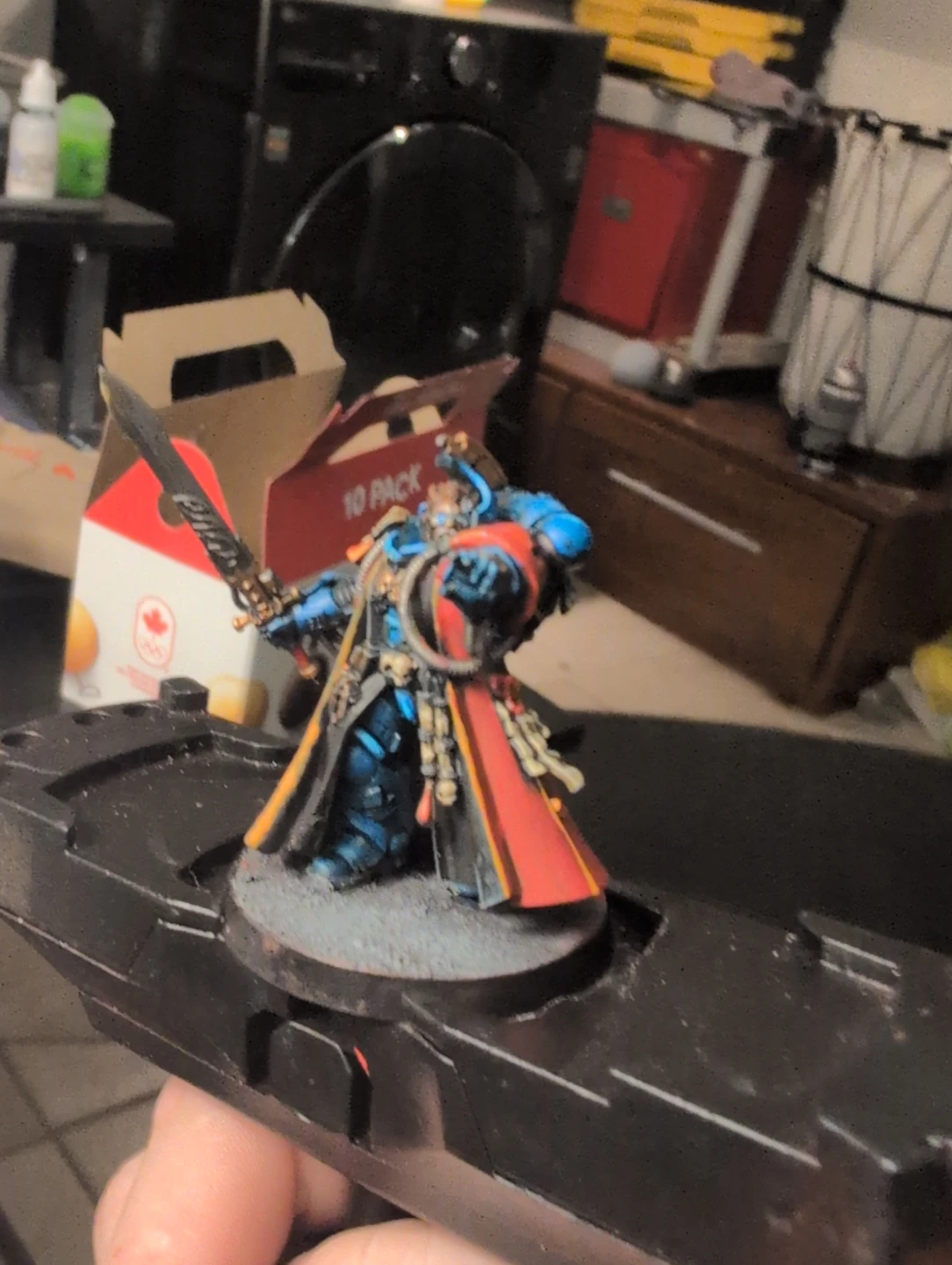 Warhammer 40k Blood Angels Primaris Librarian Miniature - photo 2