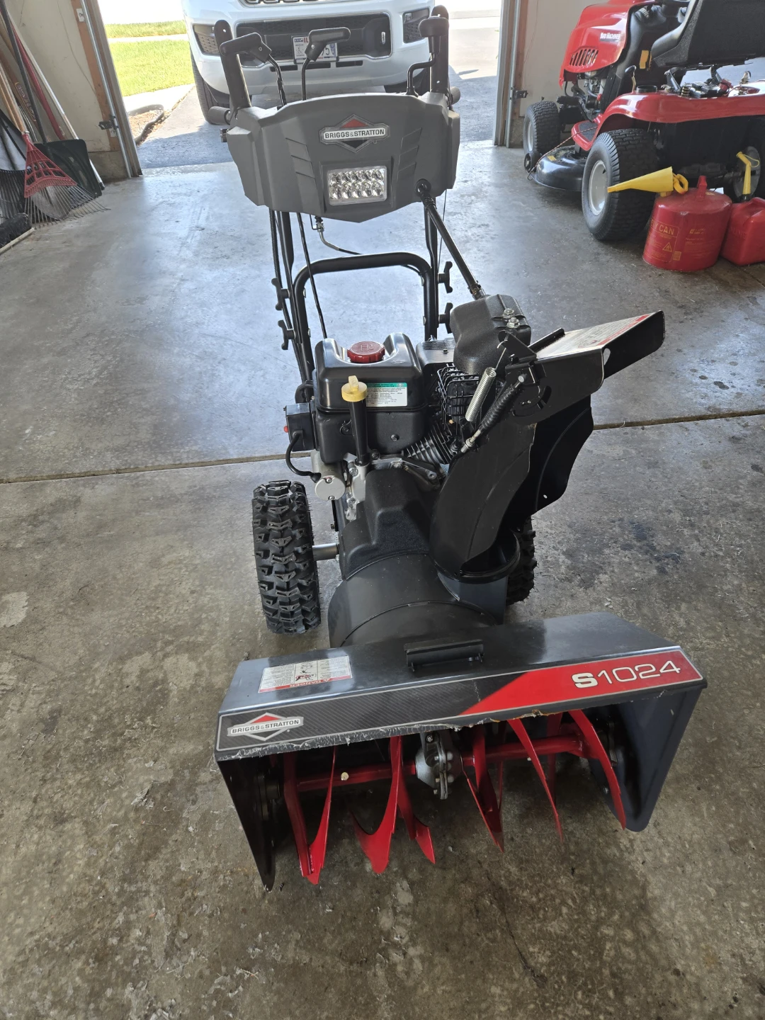 Snow Blower, electric start, tuned up - photo 3
