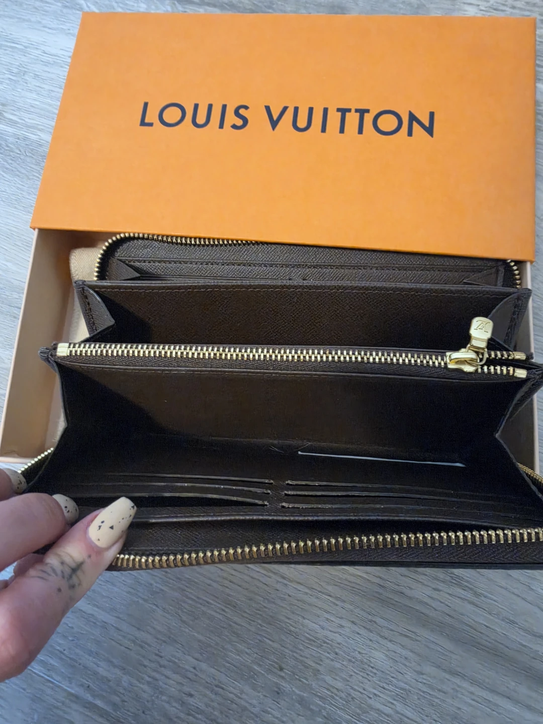 Louis Vuitton Damier Ebene Zippy Wallet - photo 2