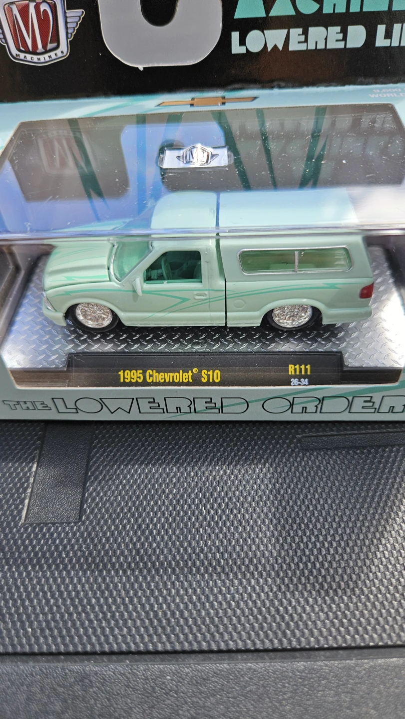 M2 Machines 1995 GMC Sonoma  1995 Chevrolet S10 - photo 3