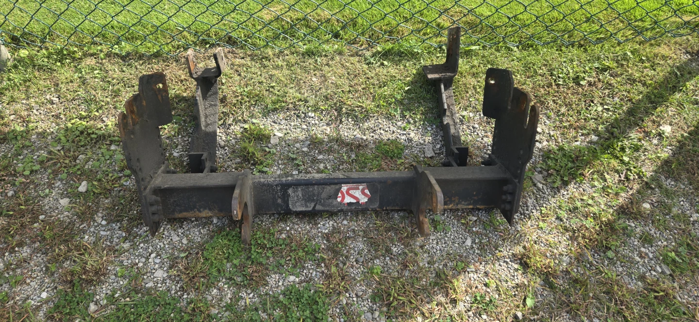 Boss snowplow mounting bracket