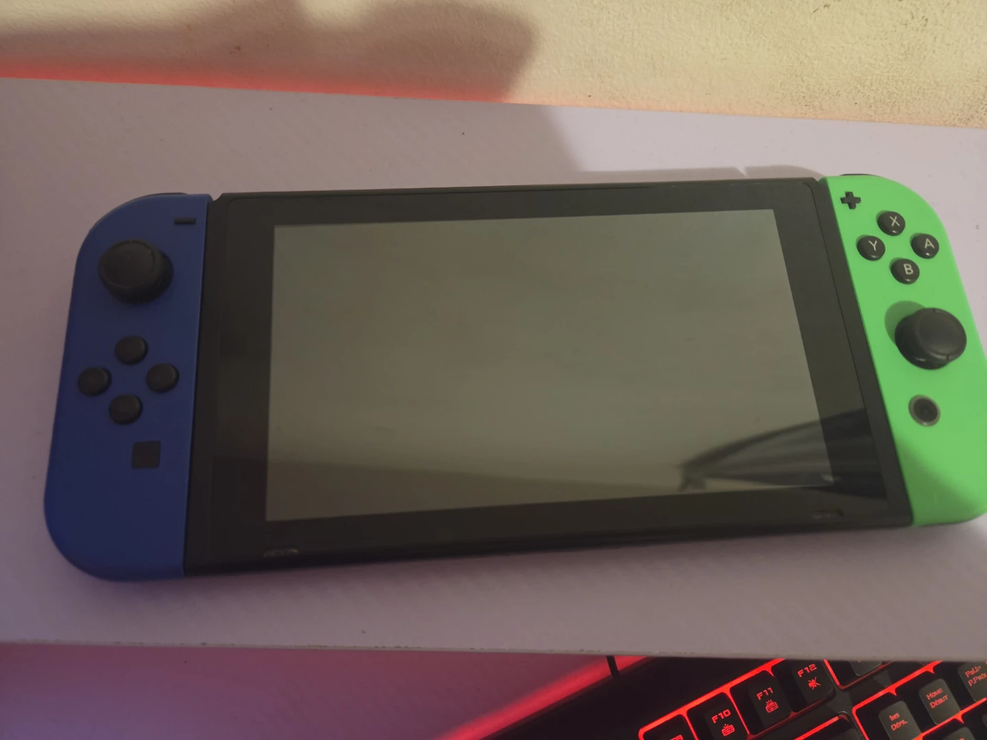 Nintendo Switch, original.