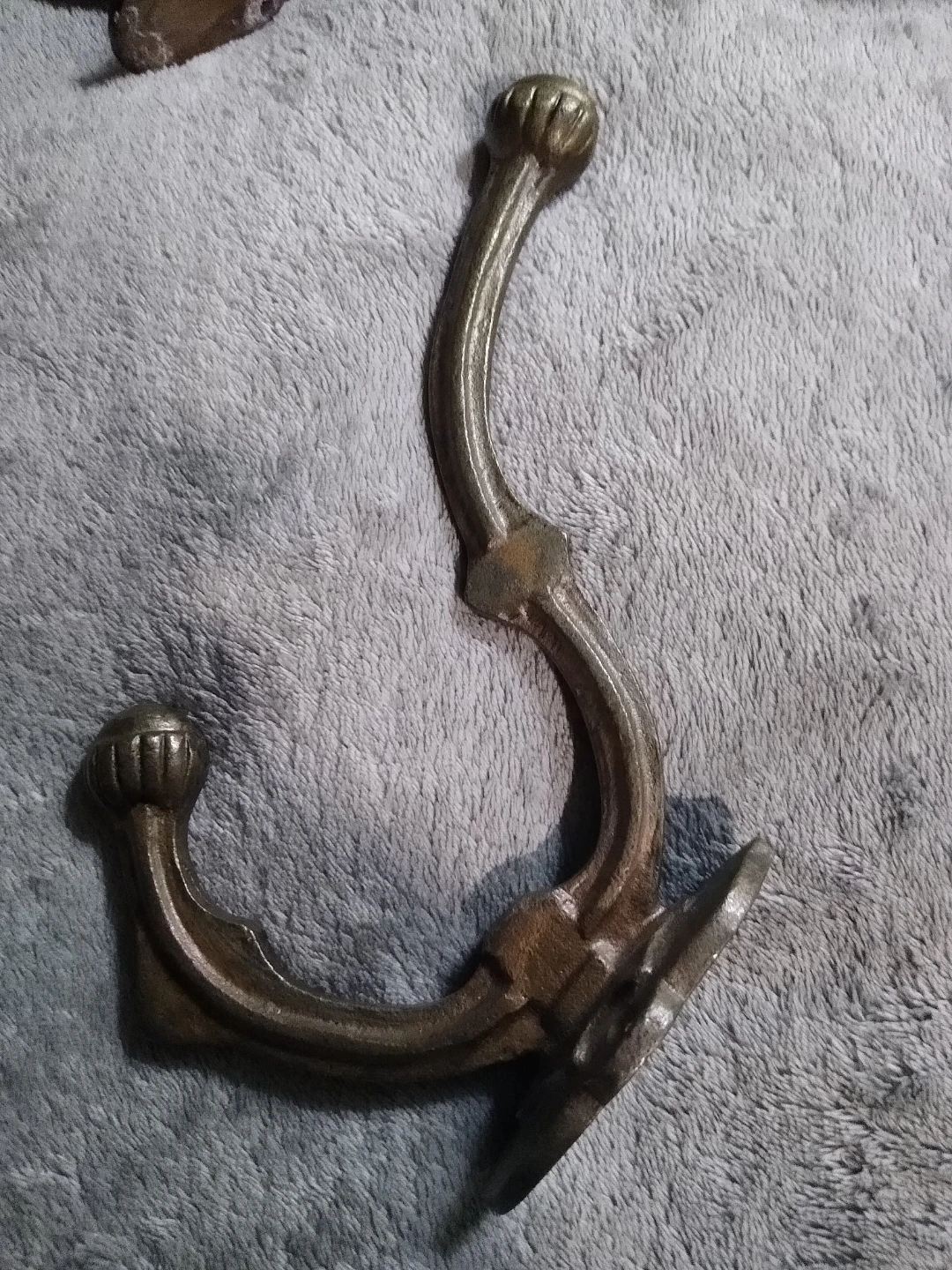 4 cast iron antique double coat hooks - photo 3