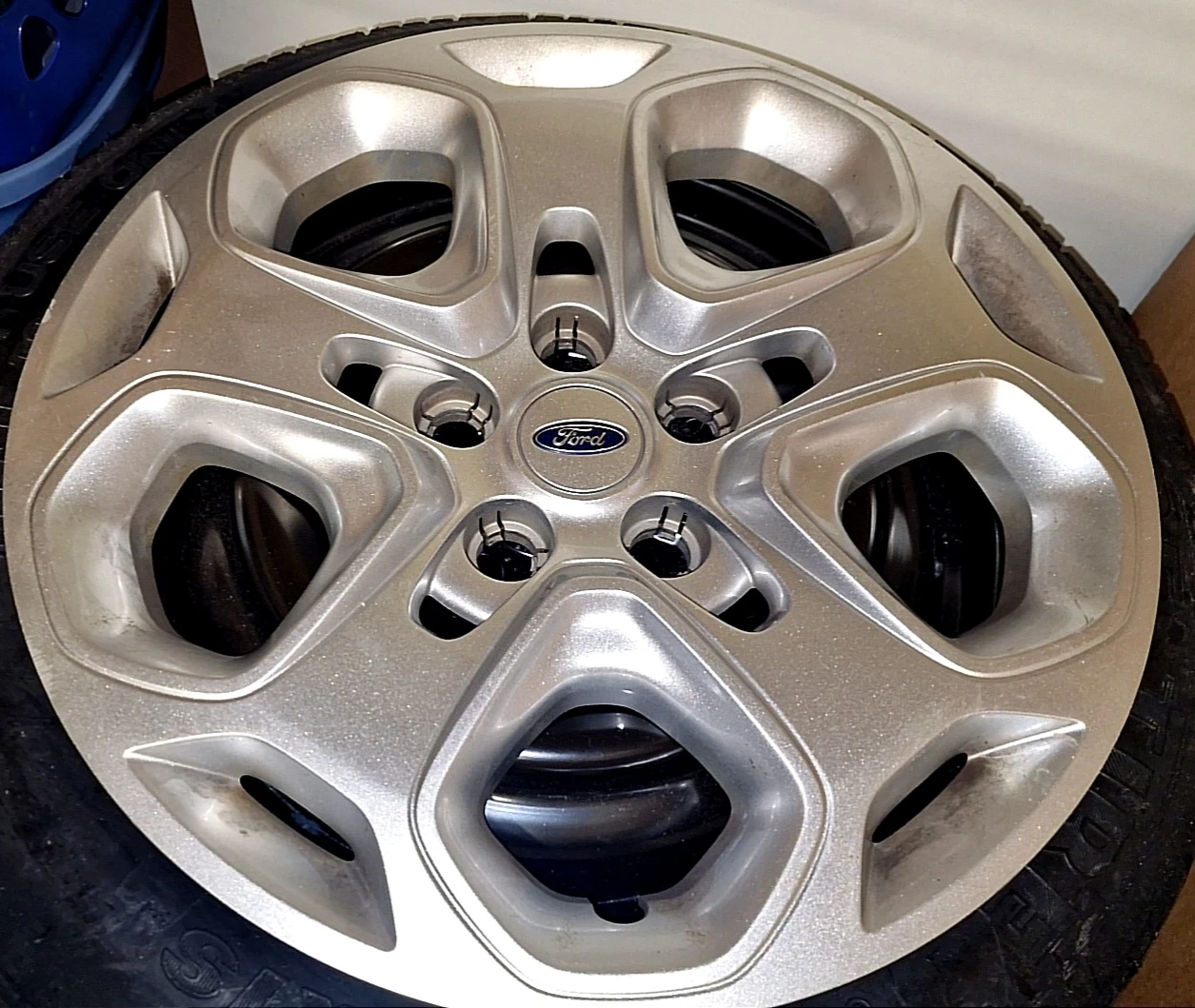 FORD FUSION HUBCAPS ( 4 in total )