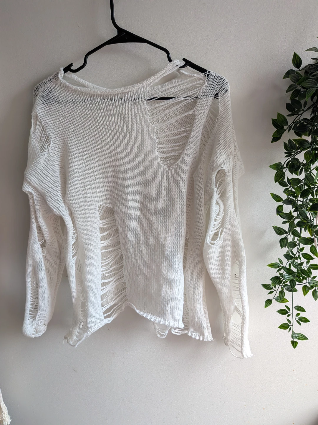 🏈Women's White Distressed Knit Sweater