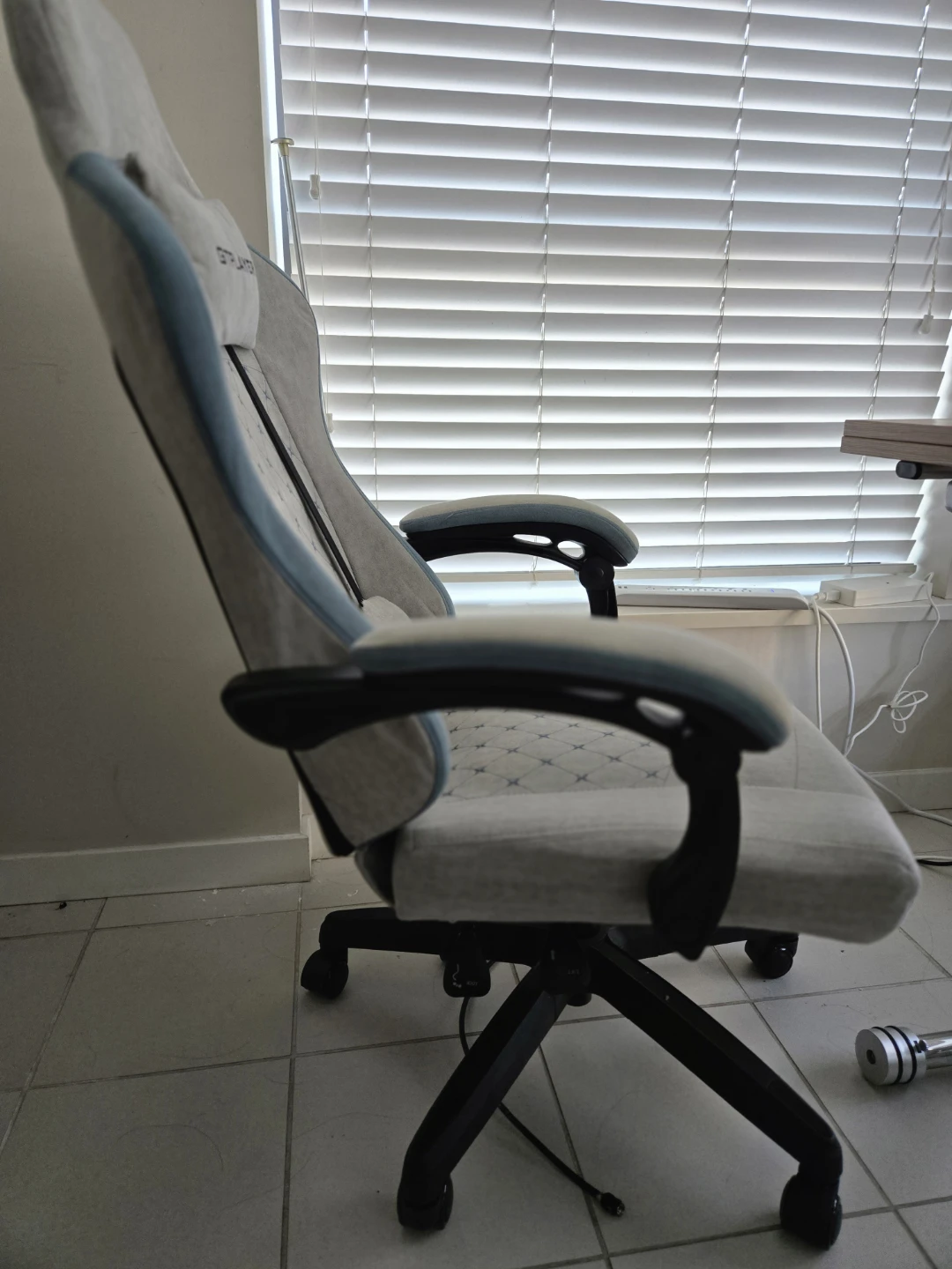 GTPLAYER Gaming Chair with Footrest - PICKUP ONLY 🏈 - photo 3