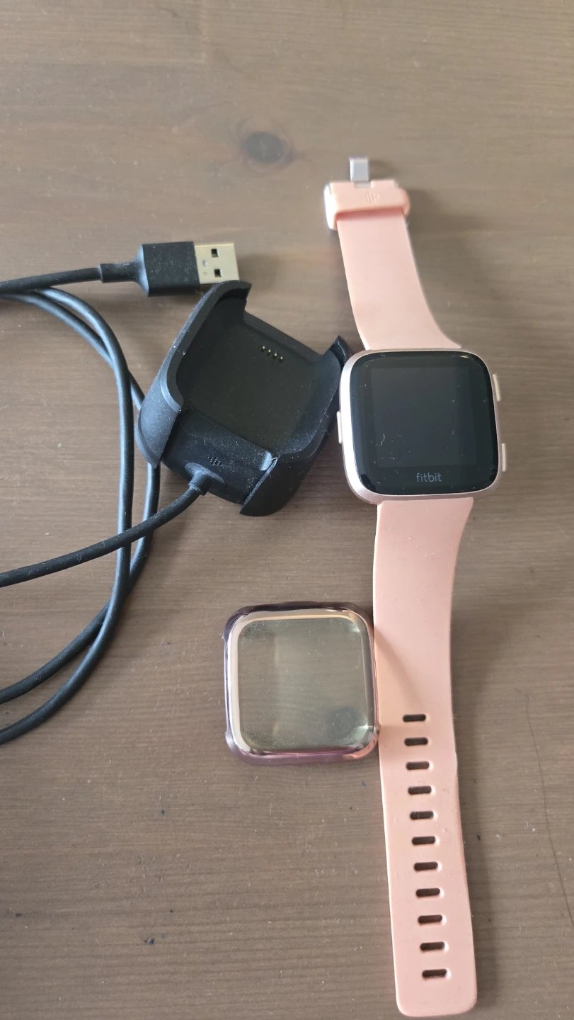 Fitbit Versa Smartwatch - Pink